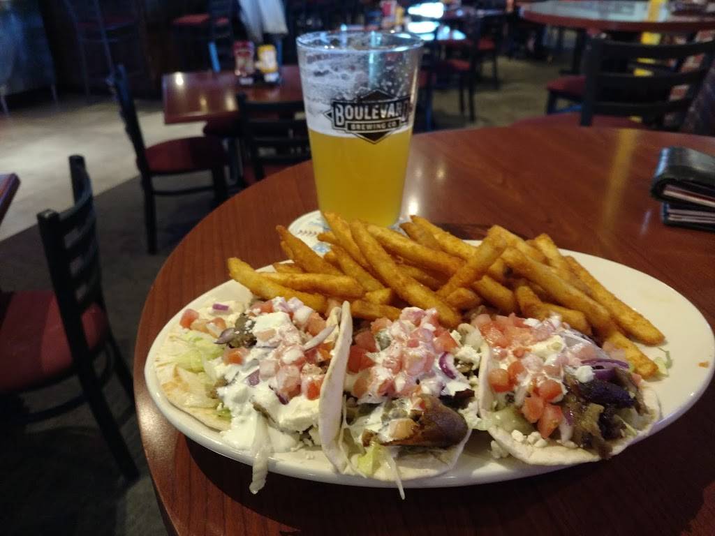 Hotshots Sports Bar & Grill | restaurant | 1319 Central Park Dr, OFallon, IL 62269, USA | 6186244200 OR +1 618-624-4200