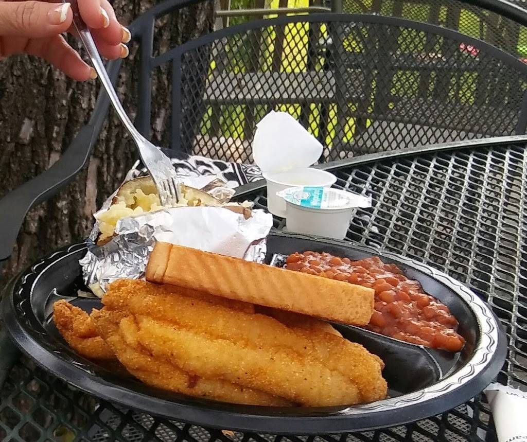 The Back Porch | restaurant | 270 Marina Dr, Talladega, AL 35160, USA | 2562689317 OR +1 256-268-9317