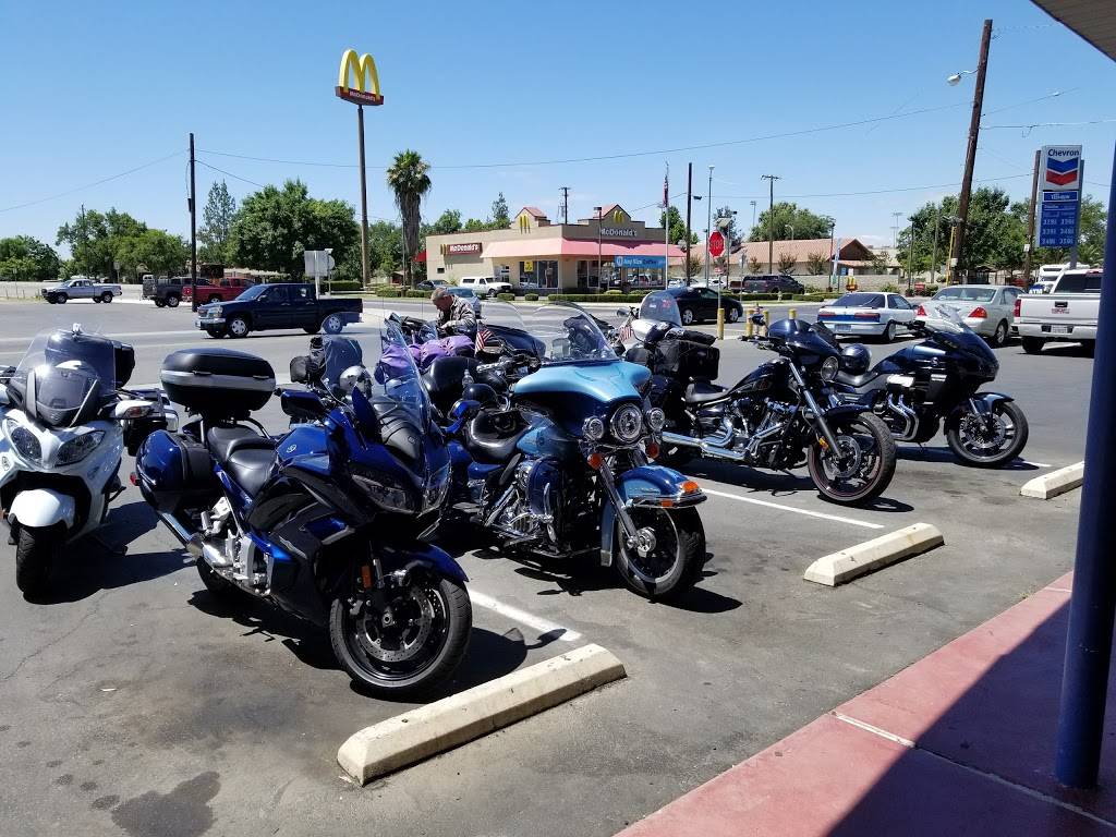 Sno-White Drive In | restaurant | 50 W Sherwood Ave, McFarland, CA 93250, USA | 6617923123 OR +1 661-792-3123