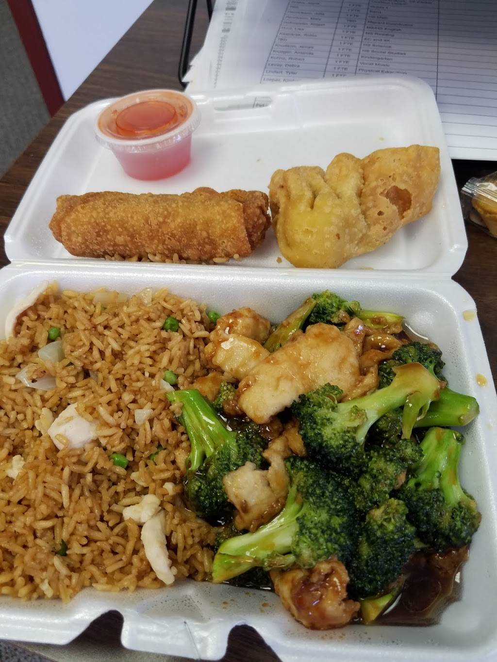 Yummy Chinese Restaurant | restaurant | 140 N Main St, Pardeeville, WI 53954, USA | 6084299988 OR +1 608-429-9988