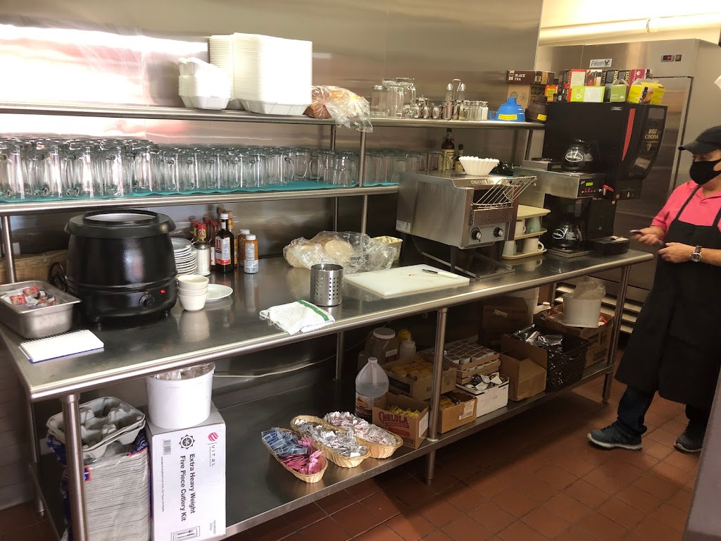 Place On Pine | restaurant | 919 Pine Ave, Kemmerer, WY 83101, USA | 3078772982 OR +1 307-877-2982