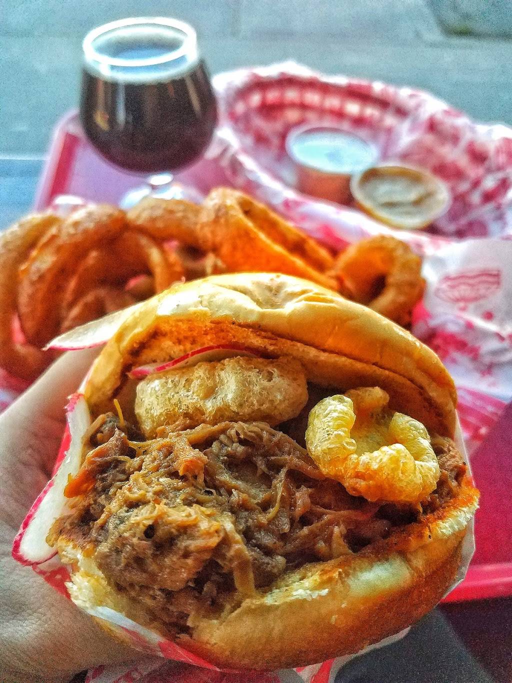 Lil Woodys | restaurant | 9807 16th Ave SW, Seattle, WA 98106, USA | 2064031294 OR +1 206-403-1294