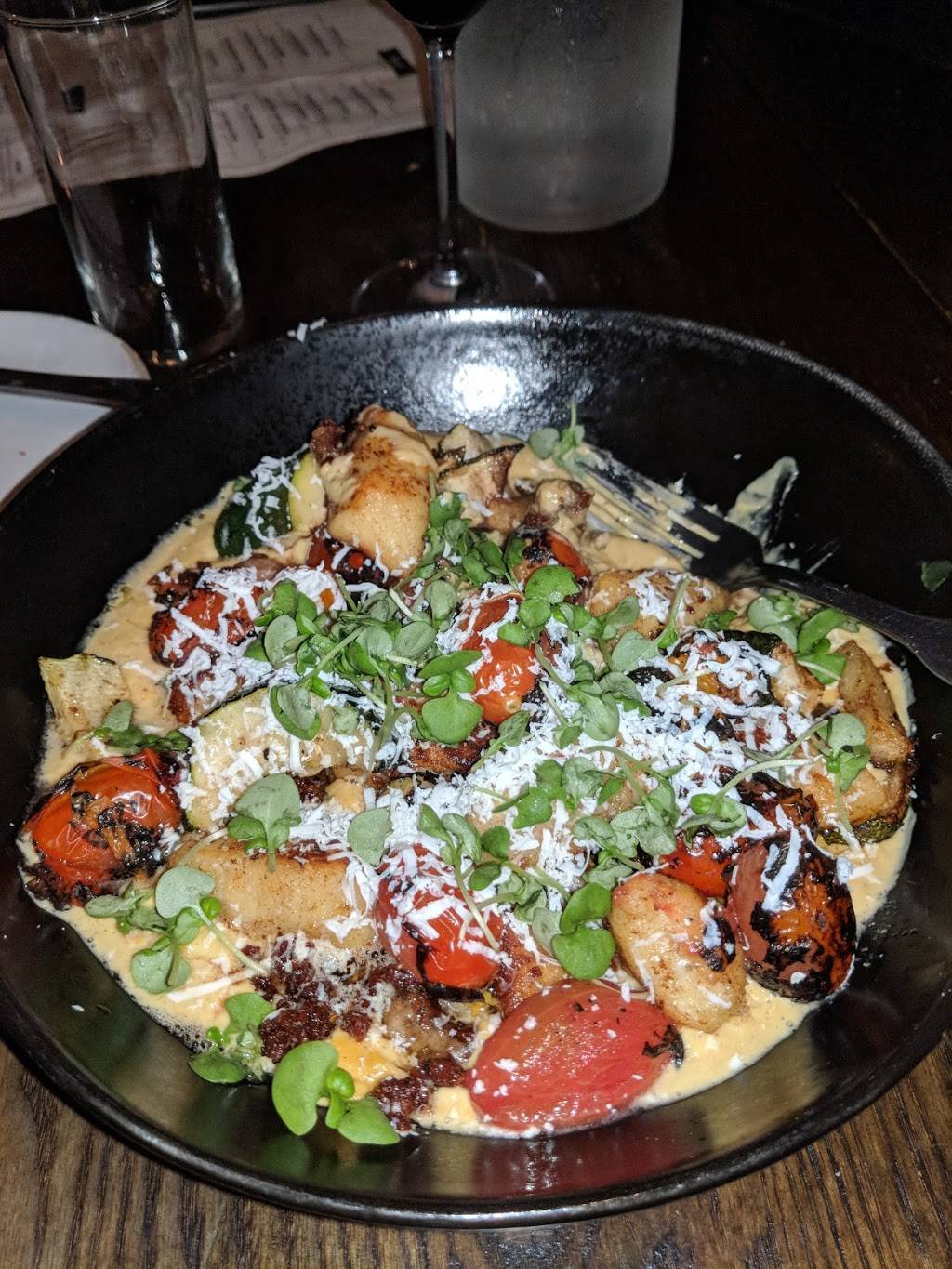 District Kitchen & Bar | restaurant | 40 West St, Pittsfield, MA 01201, USA | 4134420303 OR +1 413-442-0303