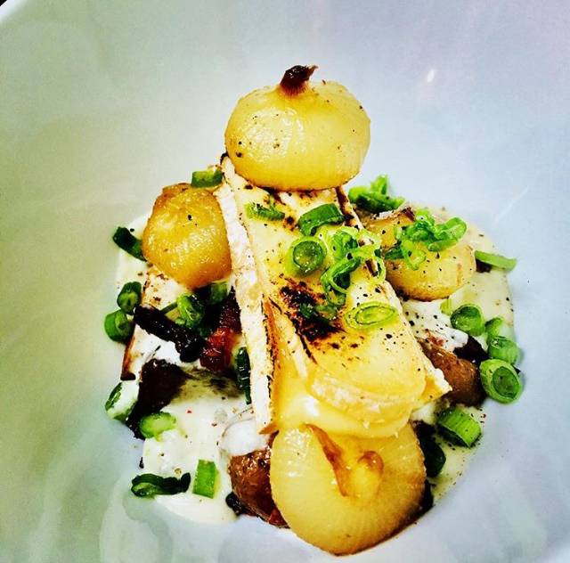 Restaurant Au Galop | restaurant | 100 Chemin de Laprairie, Bromont, QC J2L 2N6, Canada | 4503302882 OR +1 450-330-2882