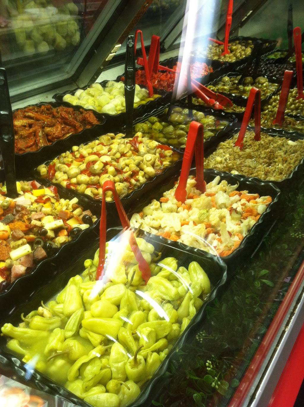 Montalbanos | restaurant | 1140 Bay St, Staten Island, NY 10305, USA | 7184488077 OR +1 718-448-8077