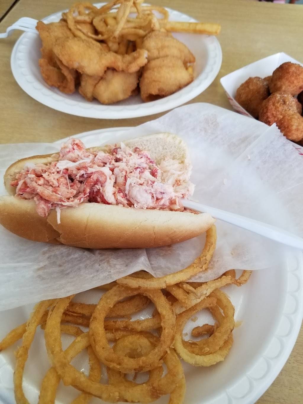 Freds Seafoods | restaurant | 49 N Main St, Randolph, MA 02368, USA | 7819639824 OR +1 781-963-9824
