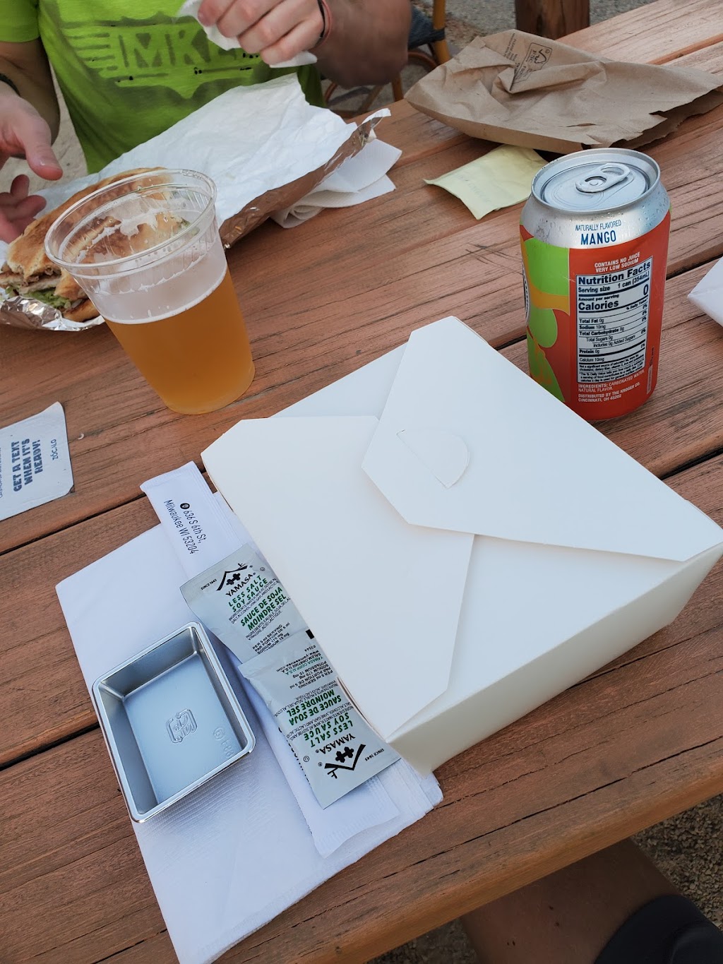 Modern Maki | restaurant | 636 S 6th St, Milwaukee, WI 53204, USA | 4147371191 OR +1 414-737-1191