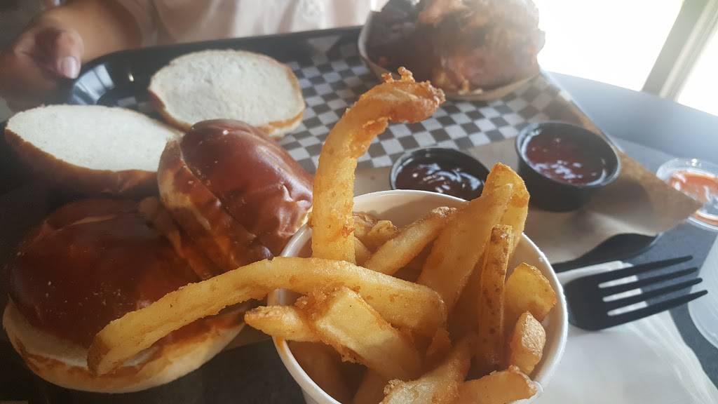 Js BBQ | restaurant | 333 Watson St, Ripon, WI 54971, USA | 9207482232 OR +1 920-748-2232