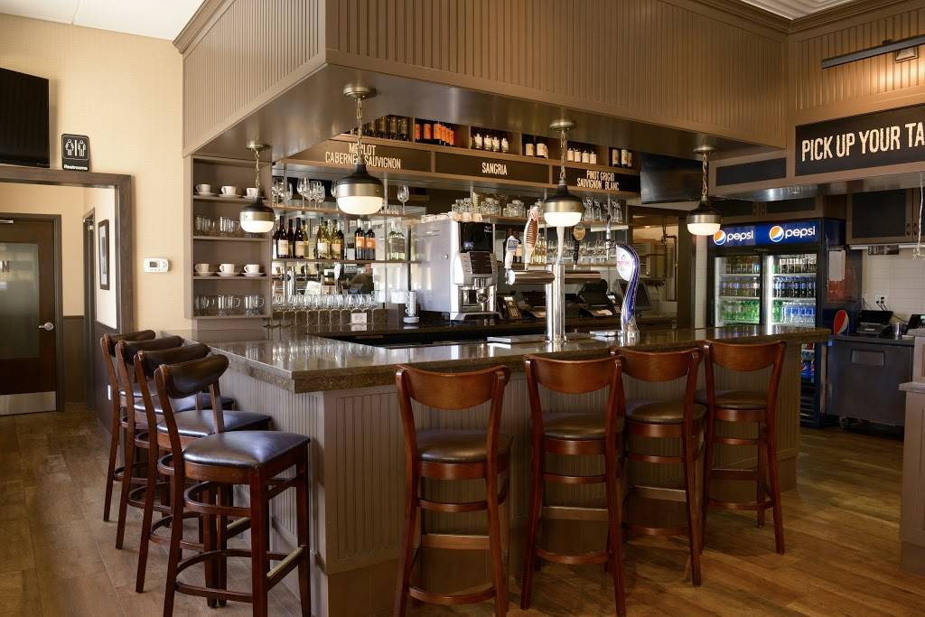 Ginos of Ronkonkoma | restaurant | 214 Portion Rd, Ronkonkoma, NY 11779, USA | 6315889874 OR +1 631-588-9874