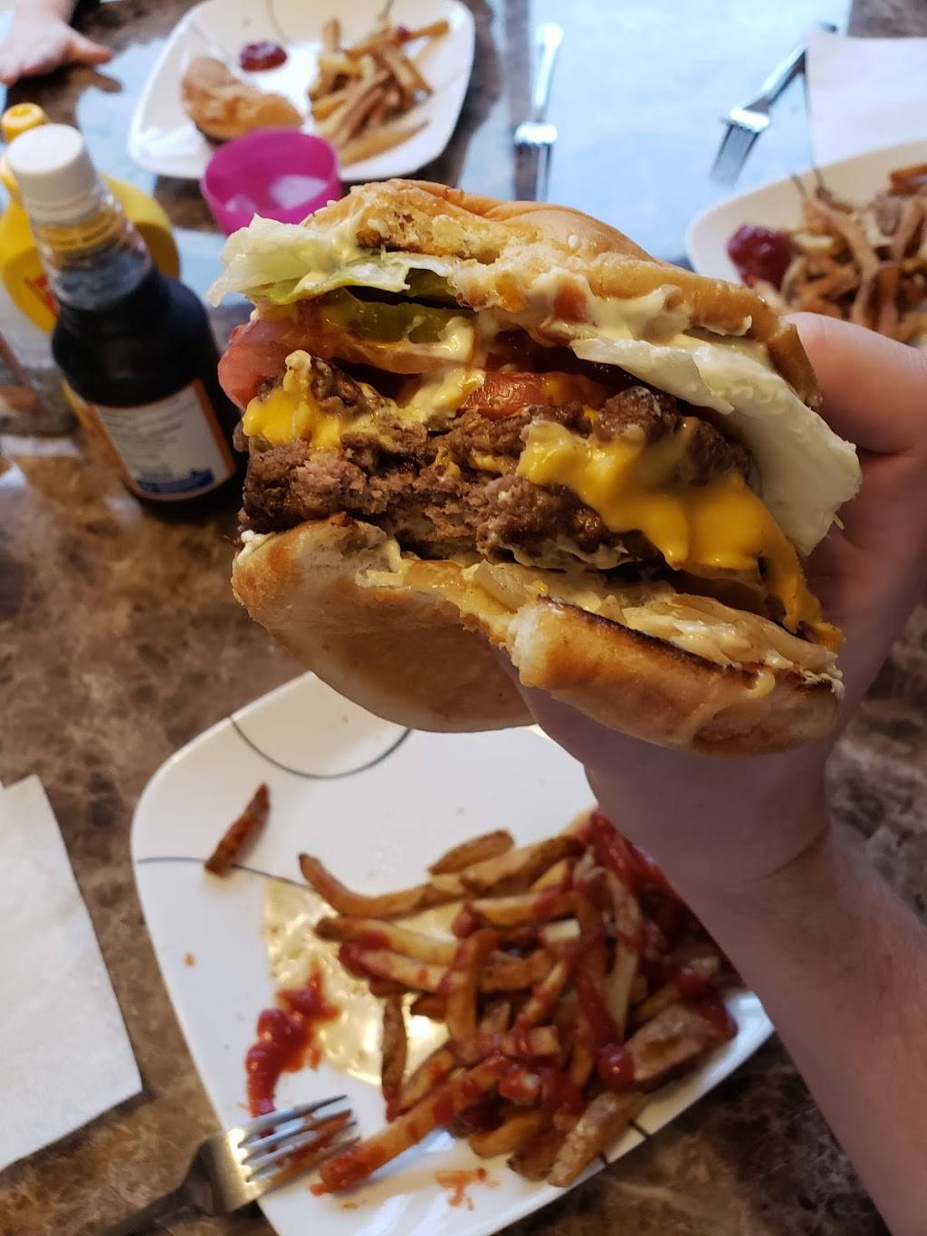 Five Guys | restaurant | 20 Clair Rd W, Guelph, ON N1L 0A8, Canada | 5197679090 OR +1 519-767-9090