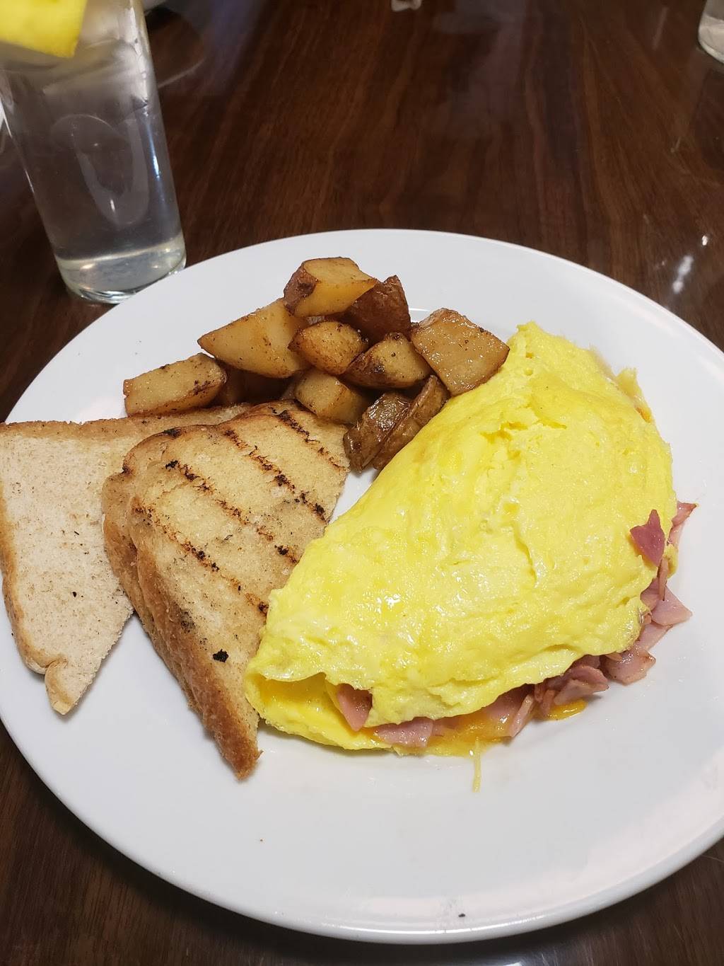 Good Eats Bistro | restaurant | 100-15 Ditmars Blvd, East Elmhurst, NY 11369, USA | 7185120255 OR +1 718-512-0255