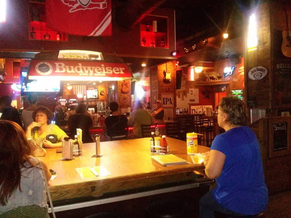 Whiskey Ranch Bar & Grill | restaurant | 24 N Main St, Janesville, WI 53545, USA | 6085631554 OR +1 608-563-1554