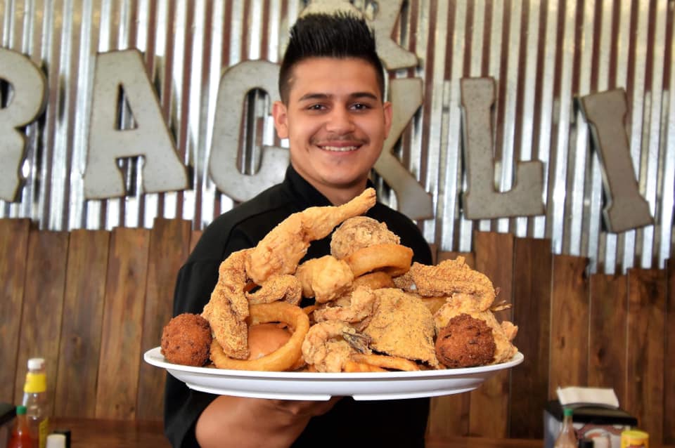 Quebedeauxs Boudin & Cracklins | cafe | 3710 S MacArthur Dr, Alexandria, LA 71302, USA | 3185288788 OR +1 318-528-8788