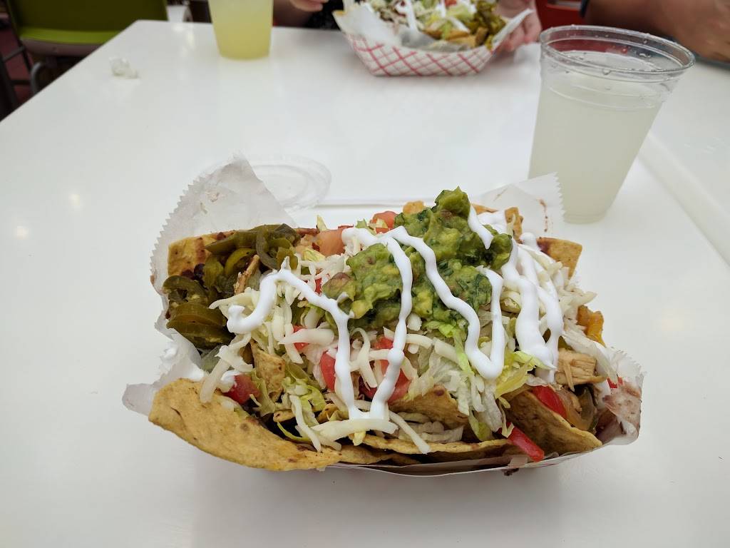 Del Campos Tacos | restaurant | 1300 S Linn White Dr, Chicago, IL 60605, USA | 7734575492 OR +1 773-457-5492