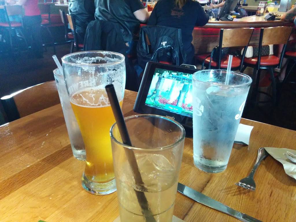 Applebees Grill + Bar | restaurant | 31810 WA-20, Oak Harbor, WA 98277, USA | 3606796100 OR +1 360-679-6100