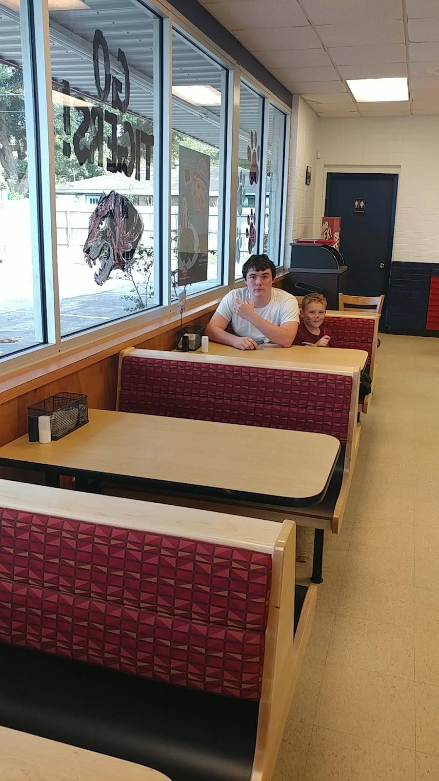 Dairy Queen Store | restaurant | 1180 N 5th St, Silsbee, TX 77656, USA | 4093855524 OR +1 409-385-5524