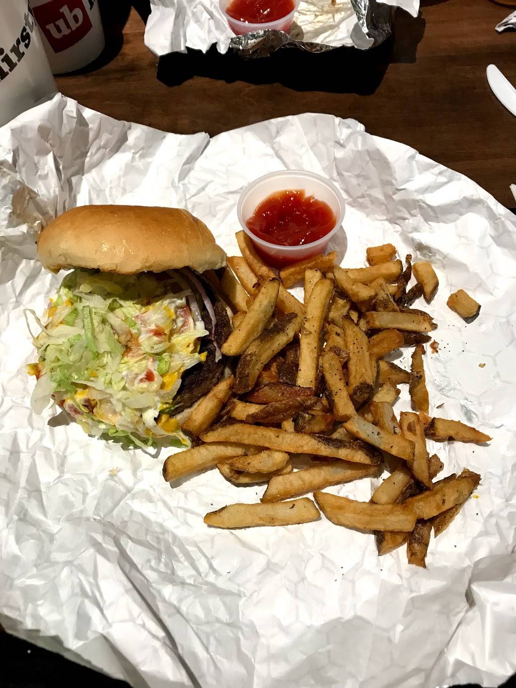 Union Burger | restaurant | 4188 Living Arts Dr #1, Mississauga, ON L5B 0H7, Canada | 9052764695 OR +1 905-276-4695