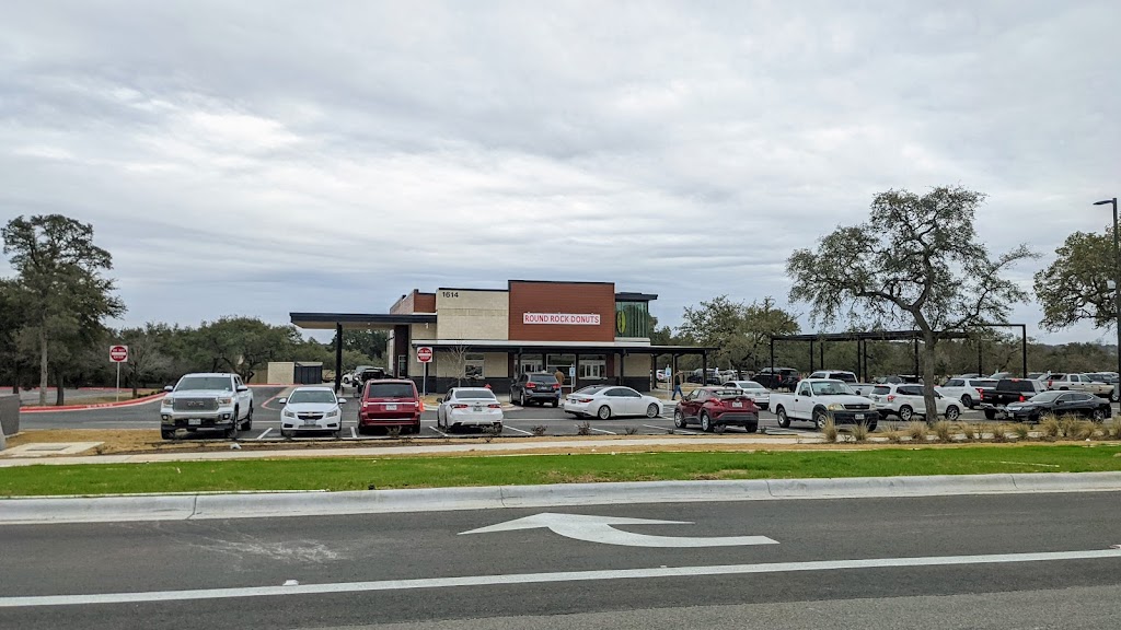 Round Rock Donuts | restaurant | 1614 E Whitestone Blvd, Cedar Park, TX 78613, USA | 5122553629 OR +1 512-255-3629