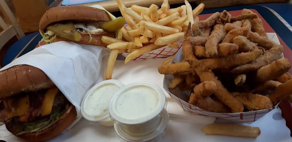 Burgertown USA | restaurant | 222 E Redlands Blvd, Redlands, CA 92373, USA | 9093359902 OR +1 909-335-9902