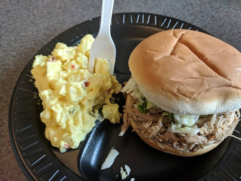 Bucks Barbeque | restaurant | 327 Cartwright St, Goodlettsville, TN 37072, USA | 6158556565 OR +1 615-855-6565