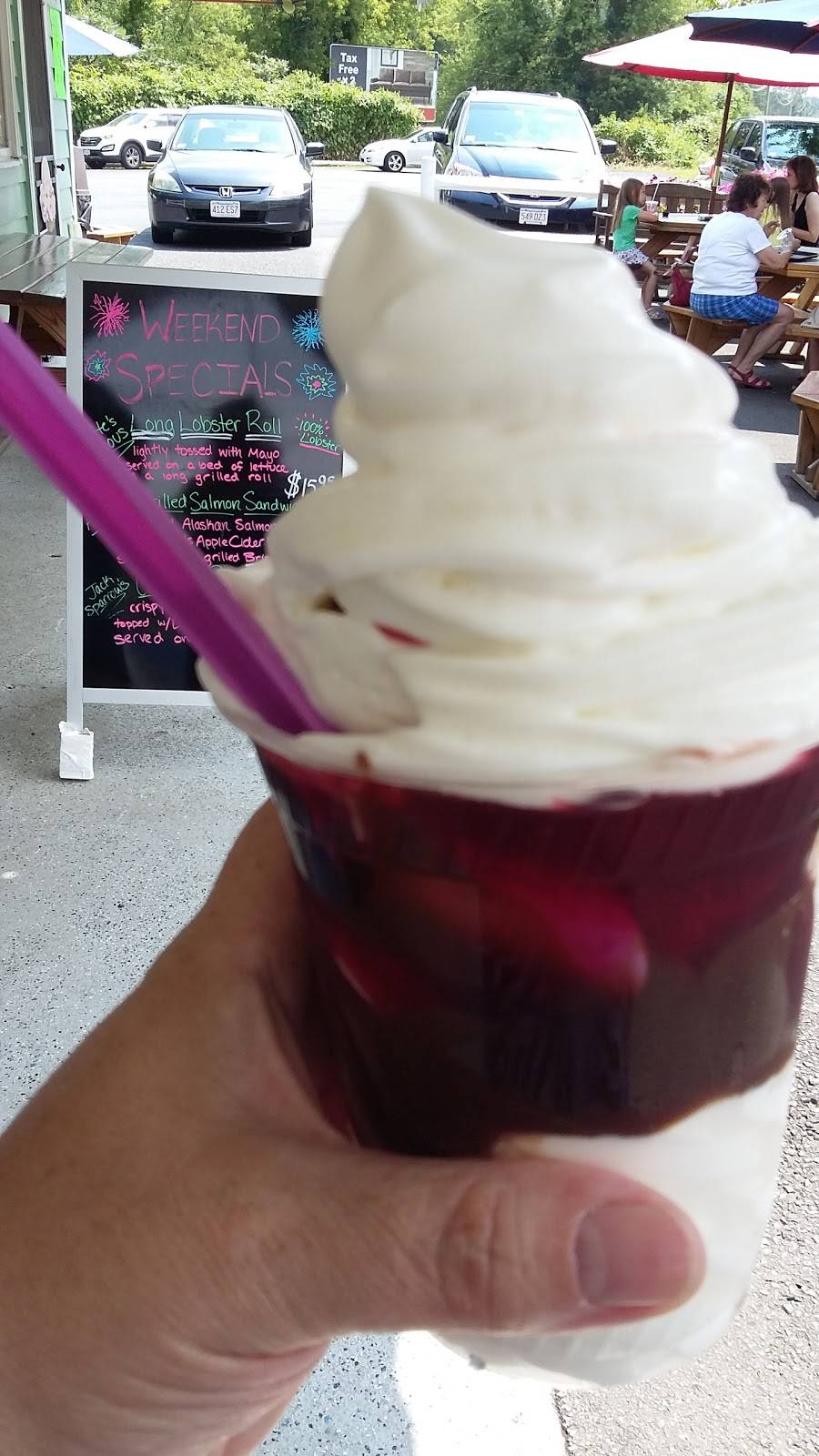 Sugar Loaf Frostee | restaurant | 116 Amherst Rd, Sunderland, MA 01375, USA | 4136657585 OR +1 413-665-7585