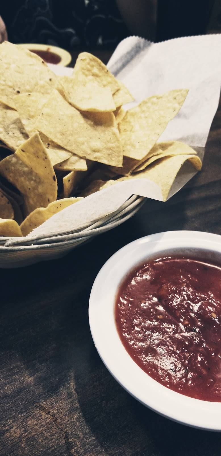 Los Tres Amigos | restaurant | 929 S State St, Jerseyville, IL 62052, USA | 6186398226 OR +1 618-639-8226