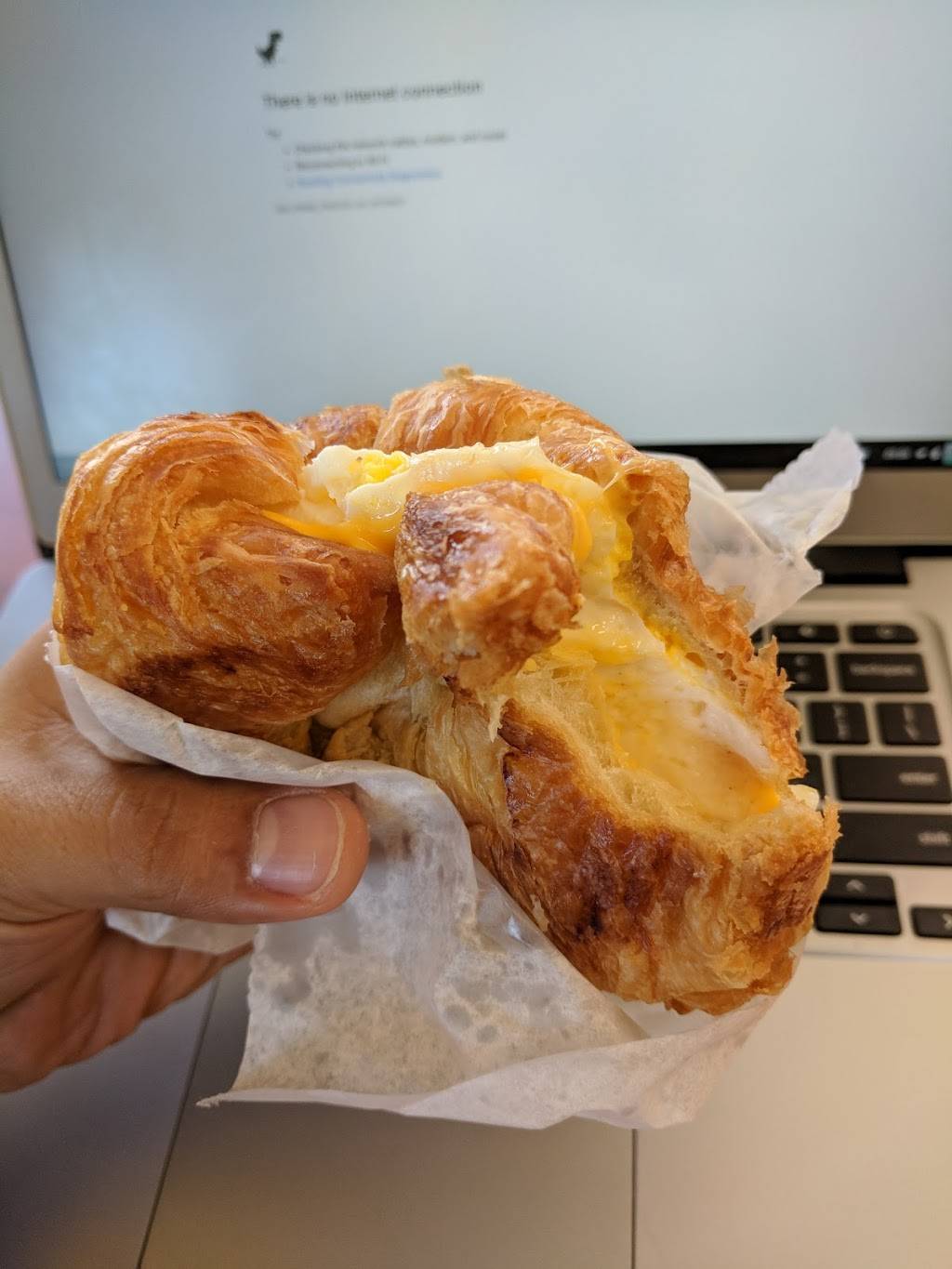 Fresh Donuts | restaurant | 20205 Farm to Market 685, Pflugerville, TX 78691, USA | 5129899608 OR +1 512-989-9608