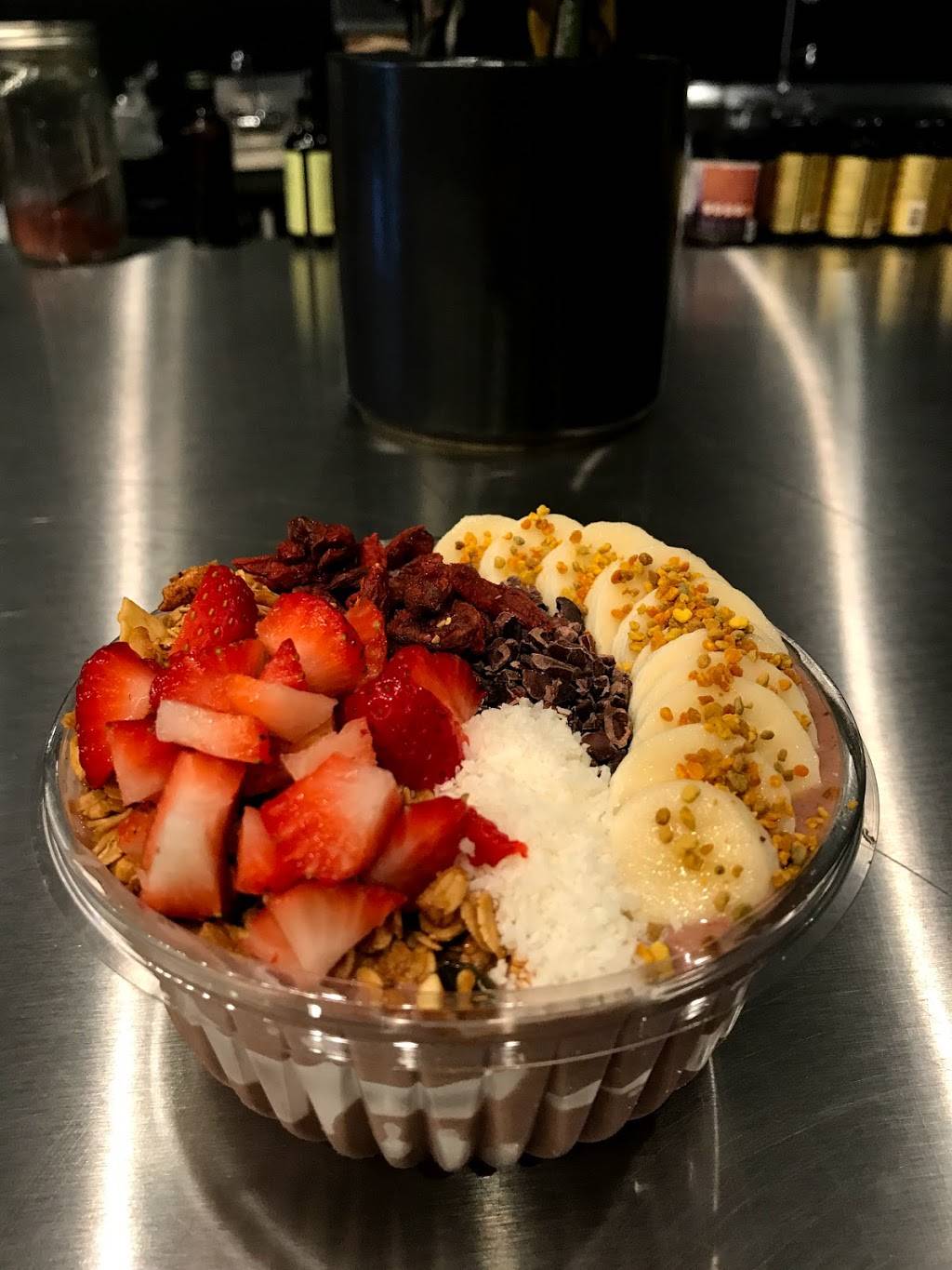 The Weekly Juicery | restaurant | 632 E Market St Suite 102, Louisville, KY 40204, USA | 5028822822 OR +1 502-882-2822