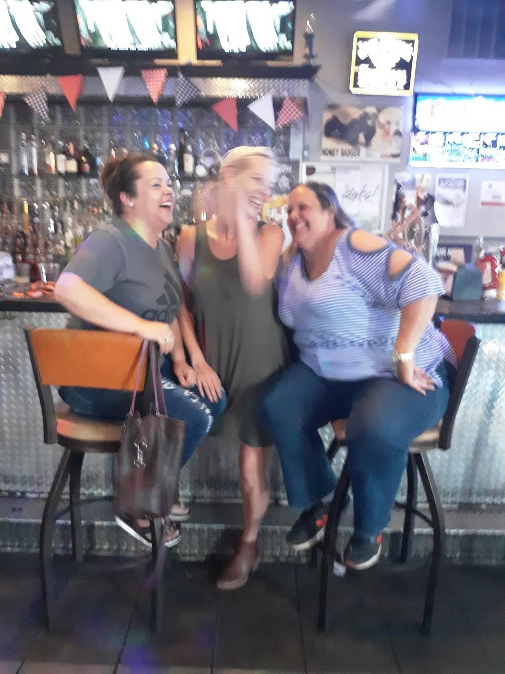 Nicks Bar & Grill | restaurant | 3900 Nameoki Rd, Granite City, IL 62040, USA | 6187097558 OR +1 618-709-7558