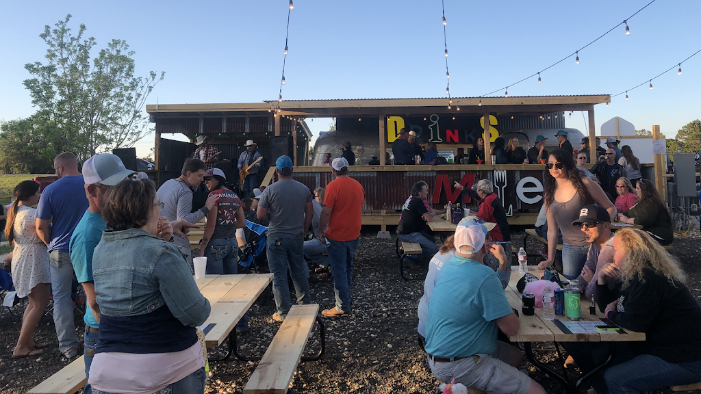 Five Mile Food Truck Park | restaurant | 6150 TX-16, Pipe Creek, TX 78063, USA | 8307967456 OR +1 830-796-7456