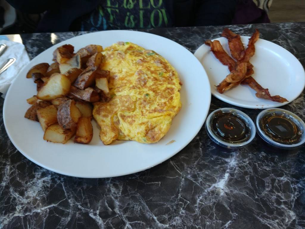 Sweet Basil Cafe of Peoria | restaurant | 714 W Lake Ave, Peoria, IL 61614, USA | 3099661130 OR +1 309-966-1130