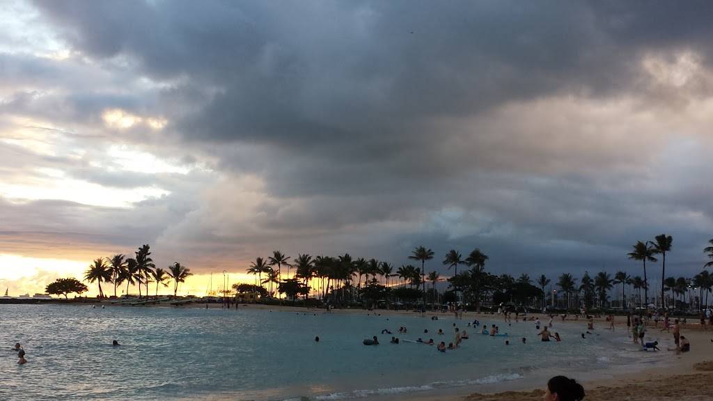 Tropics Bar & Grill | restaurant | 2005 Kalia Rd, Honolulu, HI 96815, USA | 8089494321 OR +1 808-949-4321