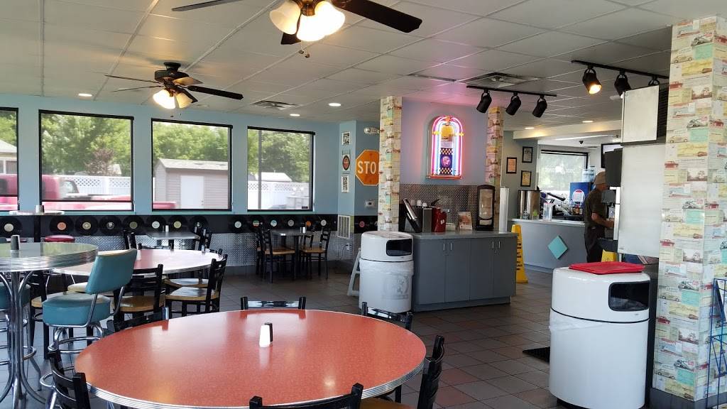 Mr Quick Drive In | restaurant | 5501 E Apple Ave, Muskegon, MI 49442, USA | 2317882393 OR +1 231-788-2393