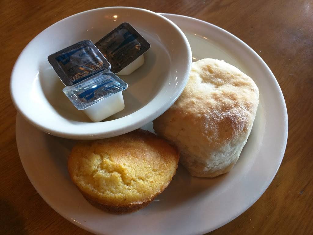 Cracker Barrel Old Country Store | restaurant | 15 Riverton Commons Plaza, Front Royal, VA 22630, USA | 5406358052 OR +1 540-635-8052