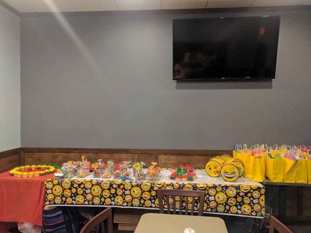 LaRosas Pizza Finneytown | restaurant | 891 W Galbraith Rd, Cincinnati, OH 45231, USA | 5133471111 OR +1 513-347-1111