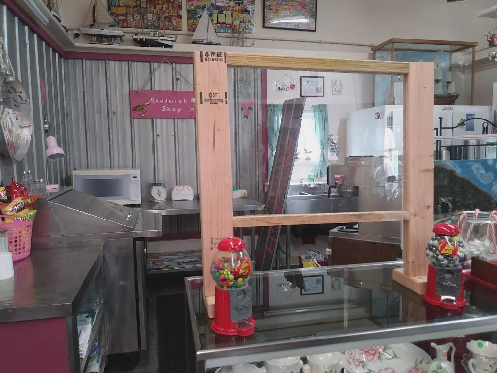 Mollys Station & More | restaurant | 4603 Pacific Way, Seaview, WA 98644, USA | 5037894317 OR +1 503-789-4317