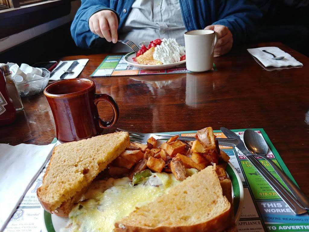 Quabbin Woods Restaurant | restaurant | 8 Barre Rd, Petersham, MA 01366, USA | 9787243288 OR +1 978-724-3288