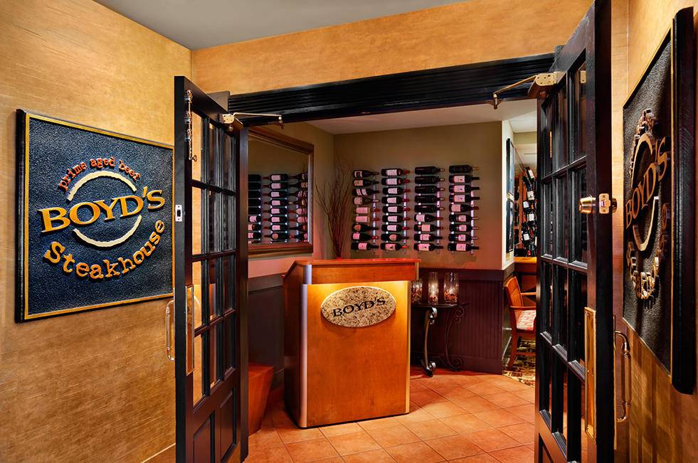 Boyds Steakhouse | restaurant | 21 Blackjack Blvd, East Peoria, IL 61611, USA | 3096997711 OR +1 309-699-7711