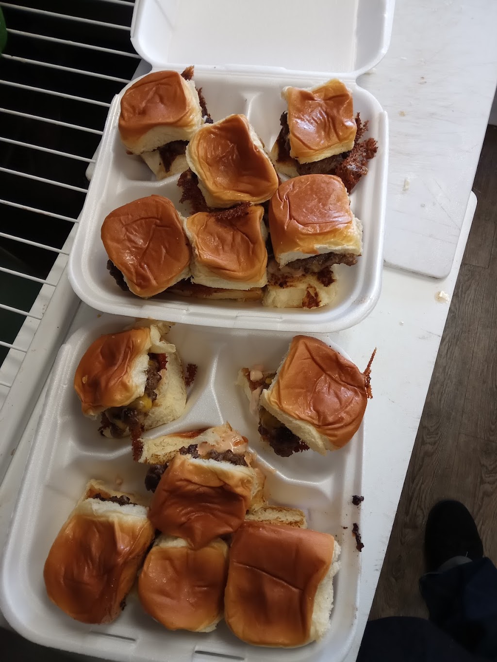 SLIDERZ & MO | restaurant | 1320 E Main St, Barstow, CA 92311, USA | 8584722830 OR +1 858-472-2830