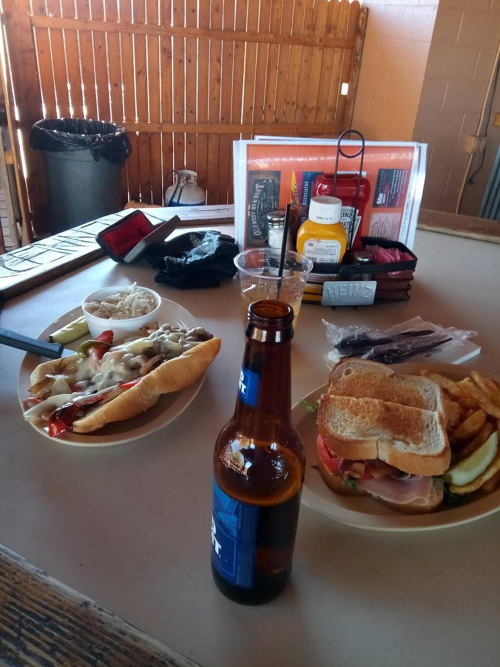 Roadrunner Restaurant | restaurant | 47801 N Black Canyon Hwy, New River, AZ 85087, USA | 6234659903 OR +1 623-465-9903