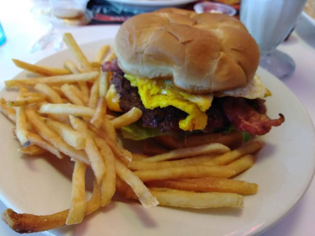 Steak n Shake | restaurant | 40 Town Center Cir, Sanford, FL 32771, USA | 4073288300 OR +1 407-328-8300