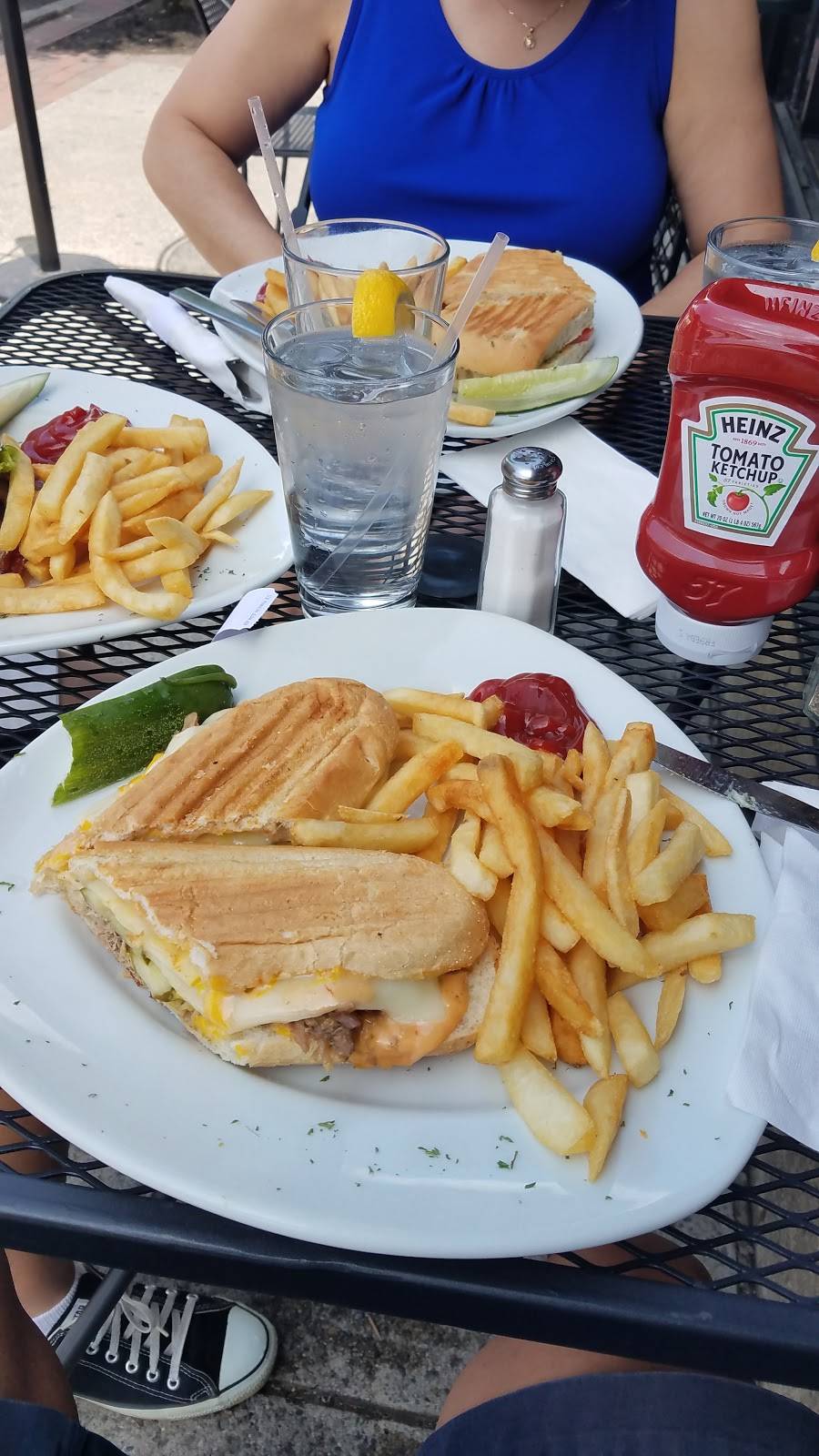 Funky Murphys | restaurant | 305 Shrewsbury St, Worcester, MA 01604, USA | 5087532995 OR +1 508-753-2995