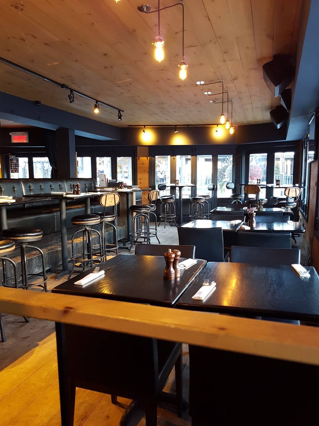 Restaurant Le Saint Sau Pub Gourmand | restaurant | 236 Rue Principale, Saint-Sauveur, QC J0R 1R0, Canada | 4502270218 OR +1 450-227-0218