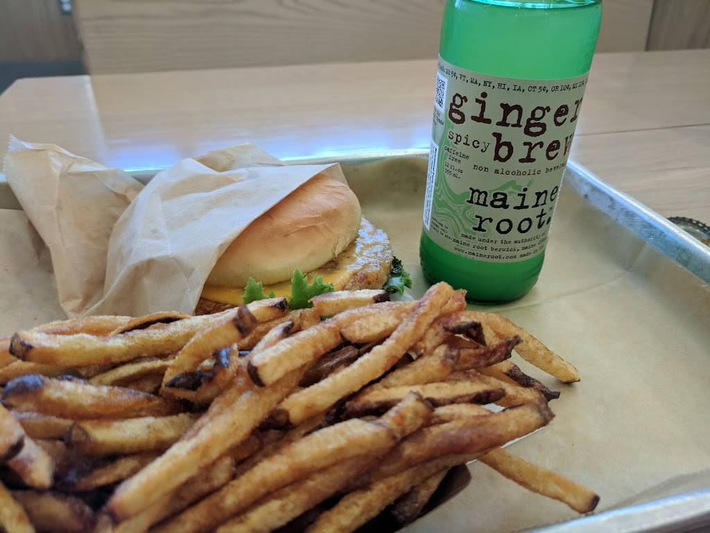 Elevation Burger | restaurant | 1 Stephen King Dr, Augusta, ME 04330, USA | 2076218541 OR +1 207-621-8541