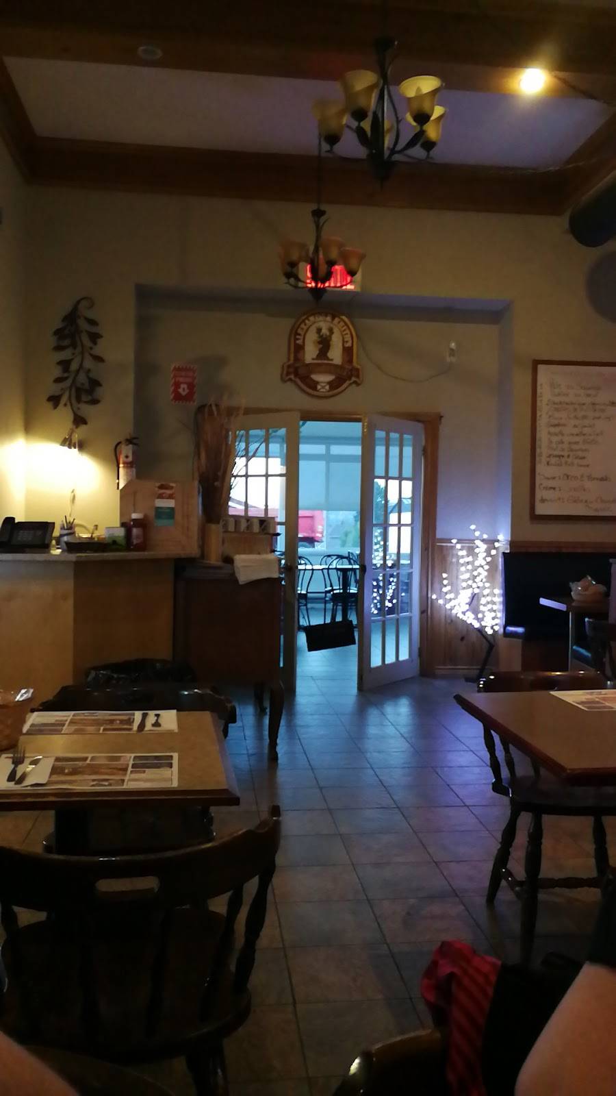 Resto & Brasserie Le Moulin | restaurant | 3164 Rue Laval, Lac-Mégantic, QC G6B 1A4, Canada | 8195830886 OR +1 819-583-0886