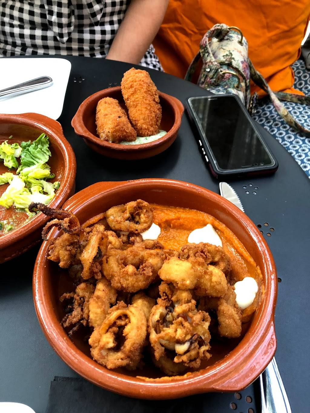 Le Bureau Bar Tapas | restaurant | 1642 Rue Notre-Dame Ouest, Montréal, QC H3J 1M1, Canada | 5149031642 OR +1 514-903-1642