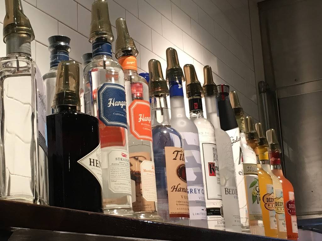 White and Wood | restaurant | 215 S Elm St, Greensboro, NC 27401, USA | 3366381216 OR +1 336-638-1216