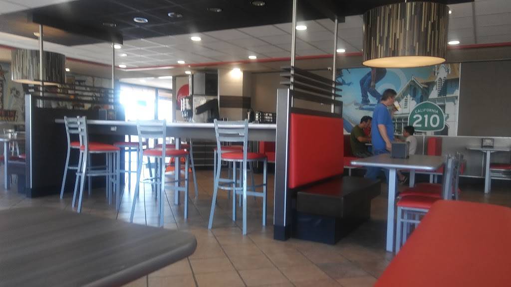 Carls Jr. | restaurant | 620 W Foothill Blvd, Rialto, CA 92376, USA | 9098752650 OR +1 909-875-2650
