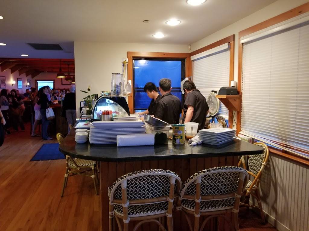 Inlet Seafood Restaurant | restaurant | 541 E Lake Dr, Montauk, NY 11954, USA | 6316684272 OR +1 631-668-4272