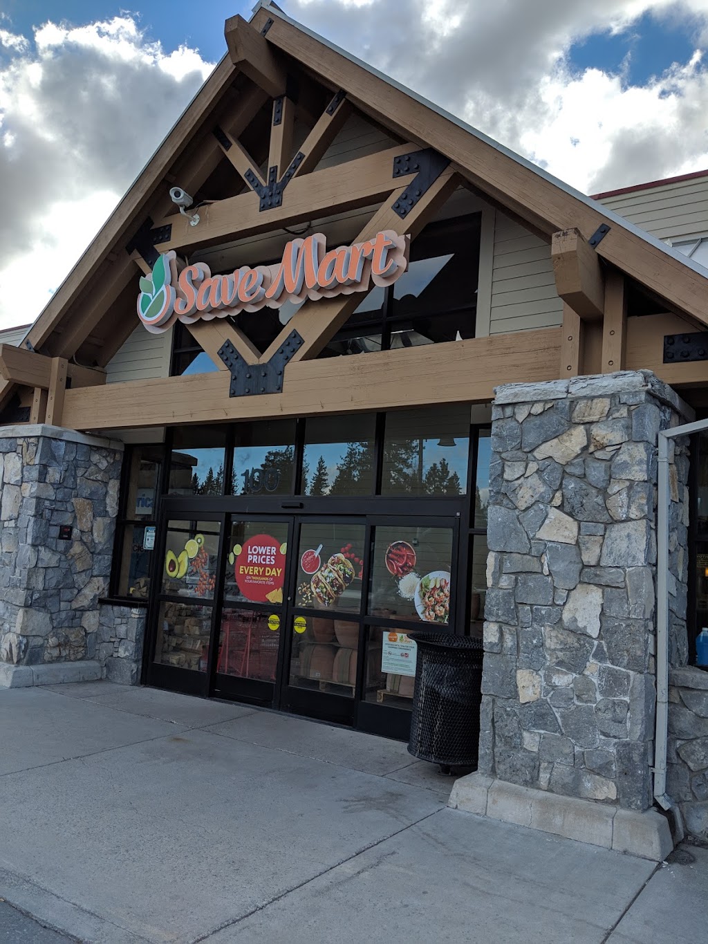 Save Mart | meal delivery | 100 W River Rd, Tahoe City, CA 96145, USA | 5305835231 OR +1 530-583-5231